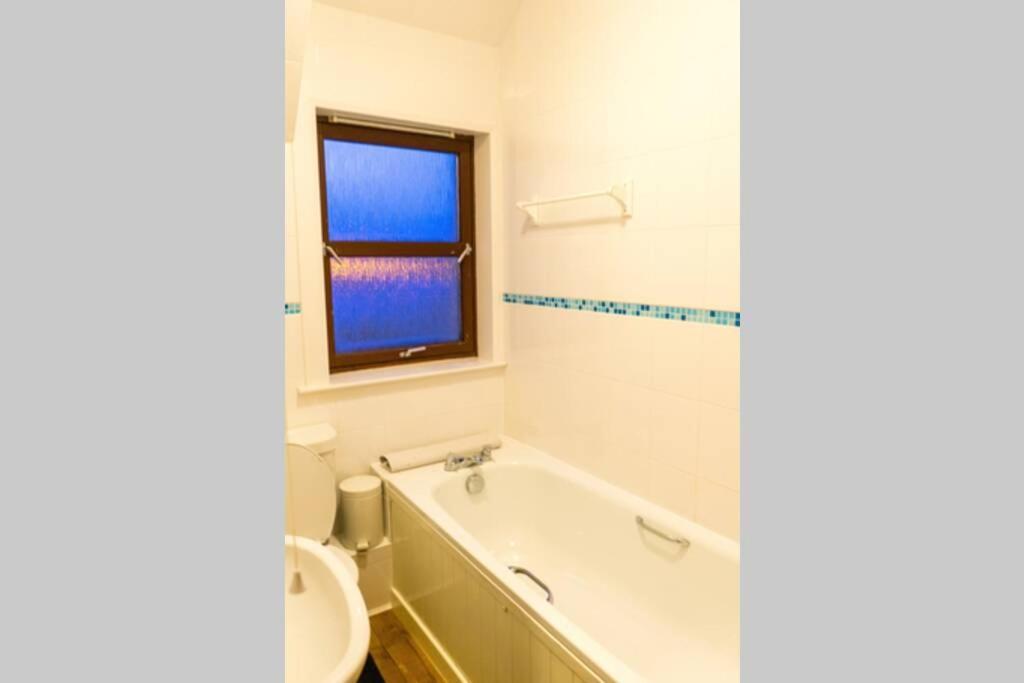 Modern Spacious Central Apartment ポートリー エクステリア 写真